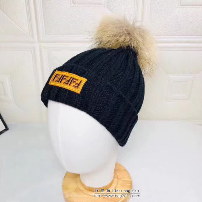 FENDI芬迪 代購品質 專櫃款 大毛球毛線帽 LLWJ7450